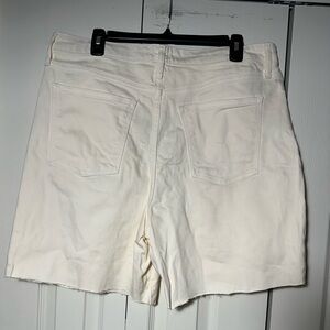 A New Day creme Jean shorts size 14/32R